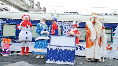 Белогорск встретил поезд Деда Мороза