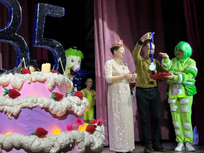 Концертная программа "Тайна цирковой планеты", посвященная 35-летию образцовой эстрадно-цирковой студии "Ритм", с участием образцовой цирковой студии "Кураж"