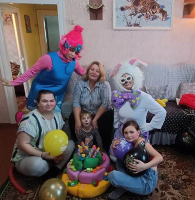 День рождения победительницы детского конкурса "Необыкновенные" Ангелины Анисимовой.